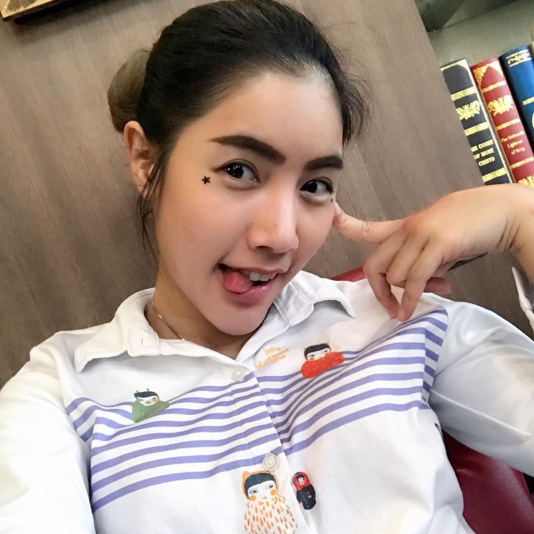 poonking8223's tweet photo. แม่บอก...อยู่บ้านต้องเรียบร้อย. ¥^€. สงสัยต้องโละเสื้อผ้าทิ้งยกลัง#bmark #following #boycottfedex https://t.co/kvq4ybsfUo