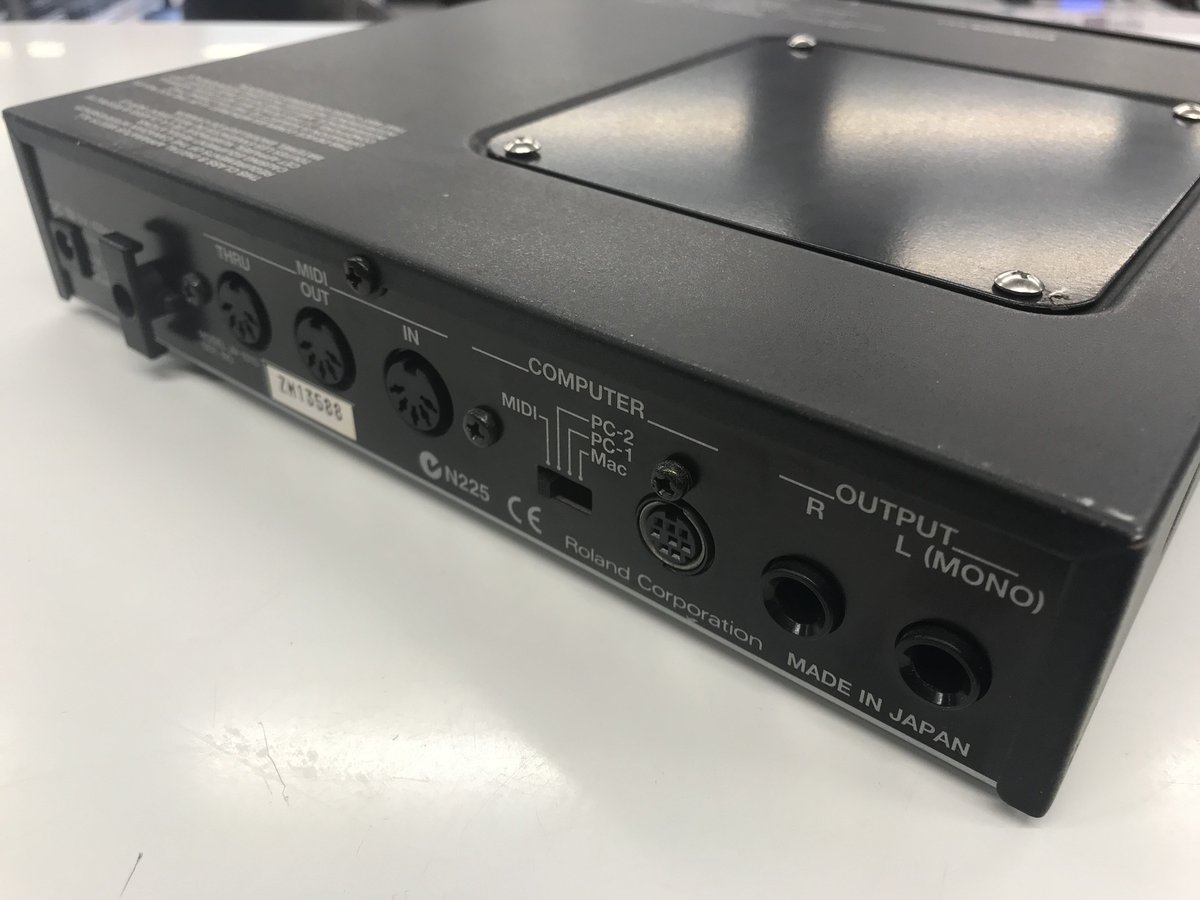 creatorsland's tweet image. もう一台も #ROLAND から「#JV1010」のご案内です。
若干傷有、天板固定ﾈｼﾞ（×4）非純正、マニュアル+ACアダプターのみ付属となりますがお値段は11,480円(税抜)となります。