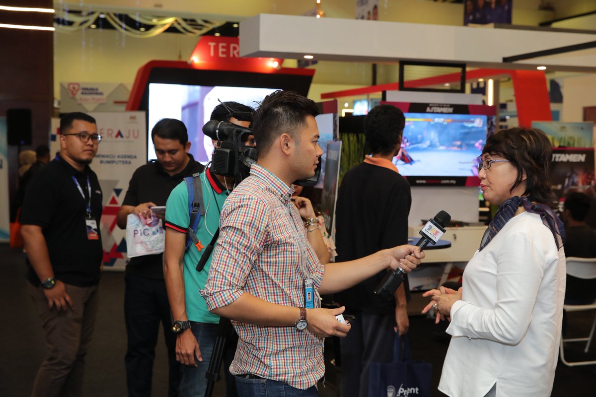ExpoPemuda's tweet photo. We have Dato’ Yasmin Mahmood, CEO of Multimedia Development Corporation (MDeC) in the house! #ExpoPemuda https://t.co/LOrtDHvqu8