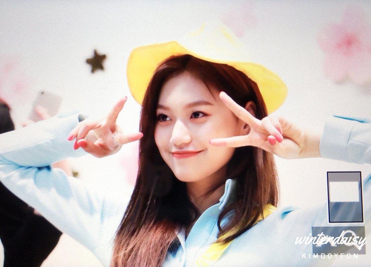 winterdaisy99's tweet photo. #김도연 #도연
#위키미키 #WekiMeki 🐥 https://t.co/f9oSodWu3i