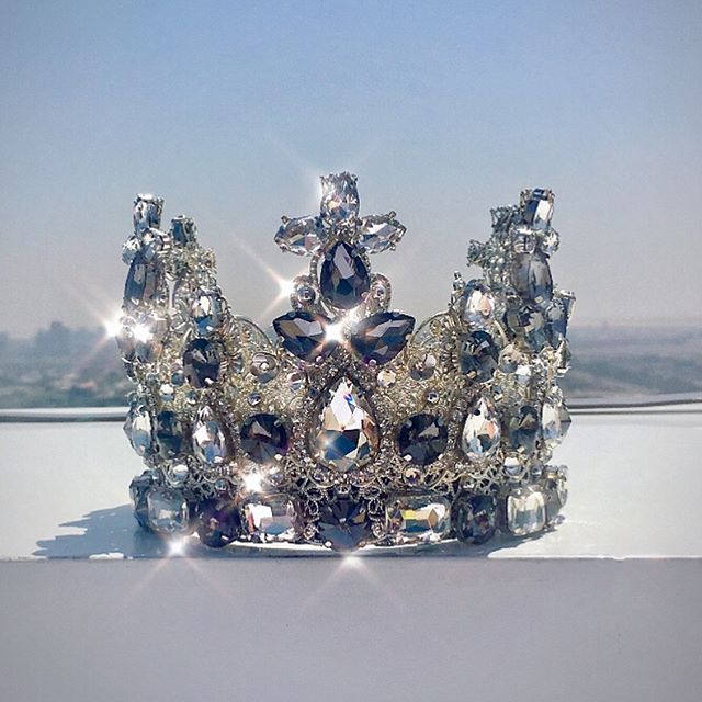 In love with this Swarovski Crystals Crown in silver and diamond gray 
Shop ➡️www.olenagrin and our Etsy Store “lLoveMyCrown”

#crown #tiara #weddingday #weddingideas #diamondcrown #swarovskicrown #olenagrin #dubai #jlt #dubaimarina #yachtdubai #view  #summerwedding
