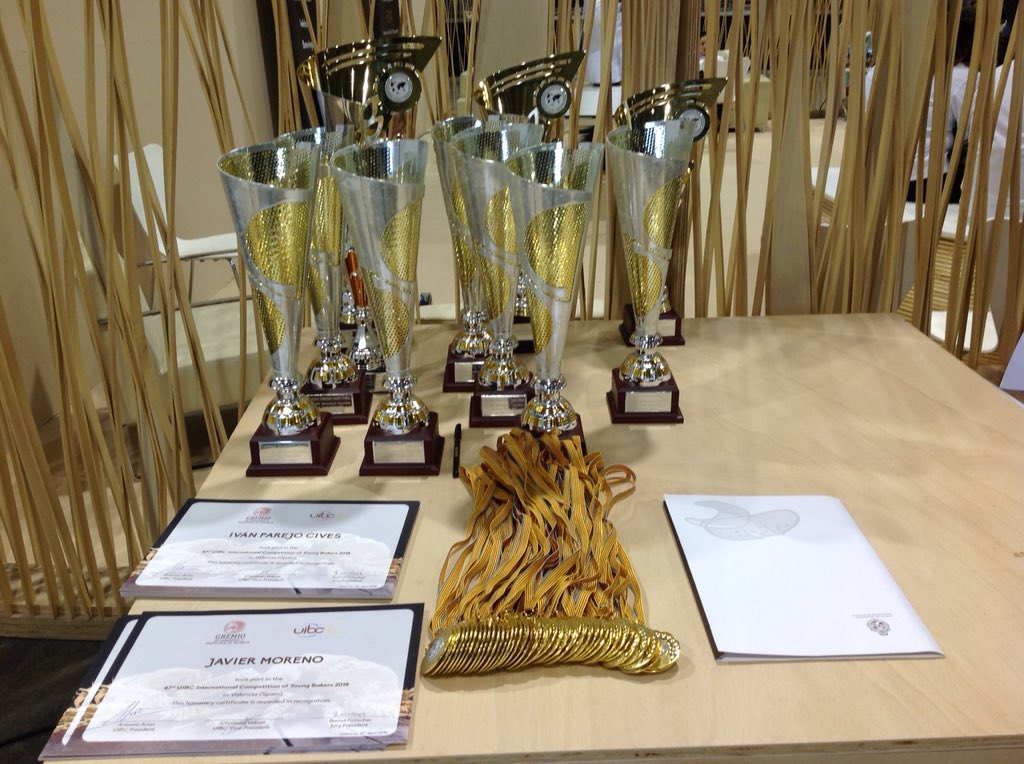 comoju's tweet photo. Todo listo para la entrega de premios de este Certamen Internacional de jóvenes panaderos #UIBC2018 @UIBC_ @CEOPAN1 #ValenciaCapitalPan @panaderosCV #UIBC @Feria_Valencia https://t.co/DK6Vm2csPM