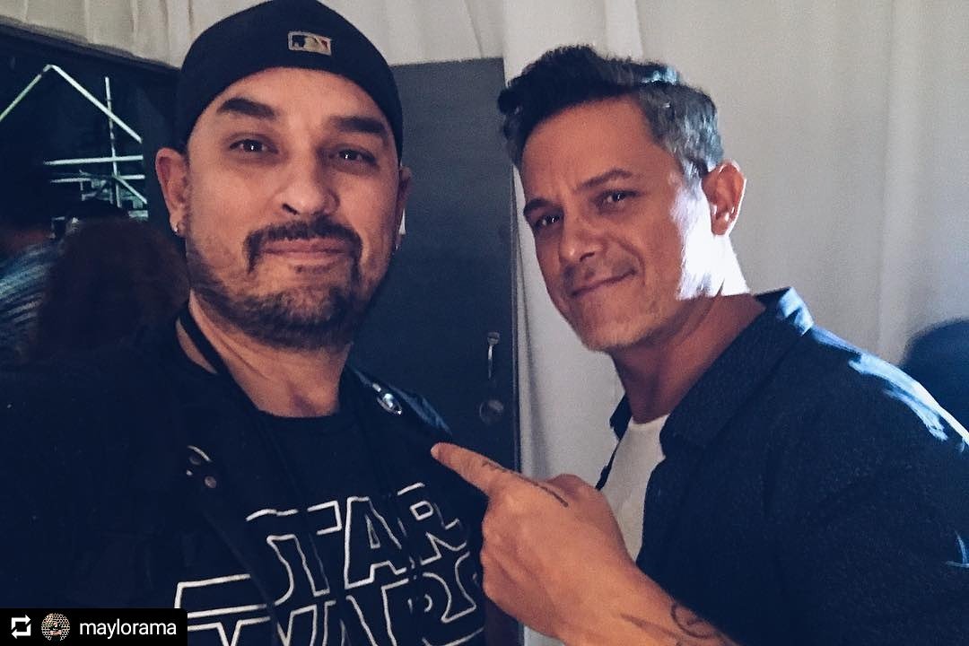AQueNoMeSuenAS's tweet photo. #RecuerdosSanzeros del año 2016 #SelfieConSanz
Repost @maylorama
• • •
Listo para andar #Fotiando en el concierto de @alejandrosanz #sirope #2016 📷 #matalascallando @matalascallando #Hermosillo #Sonora #ocesa https://t.co/ox7XNCpXaX