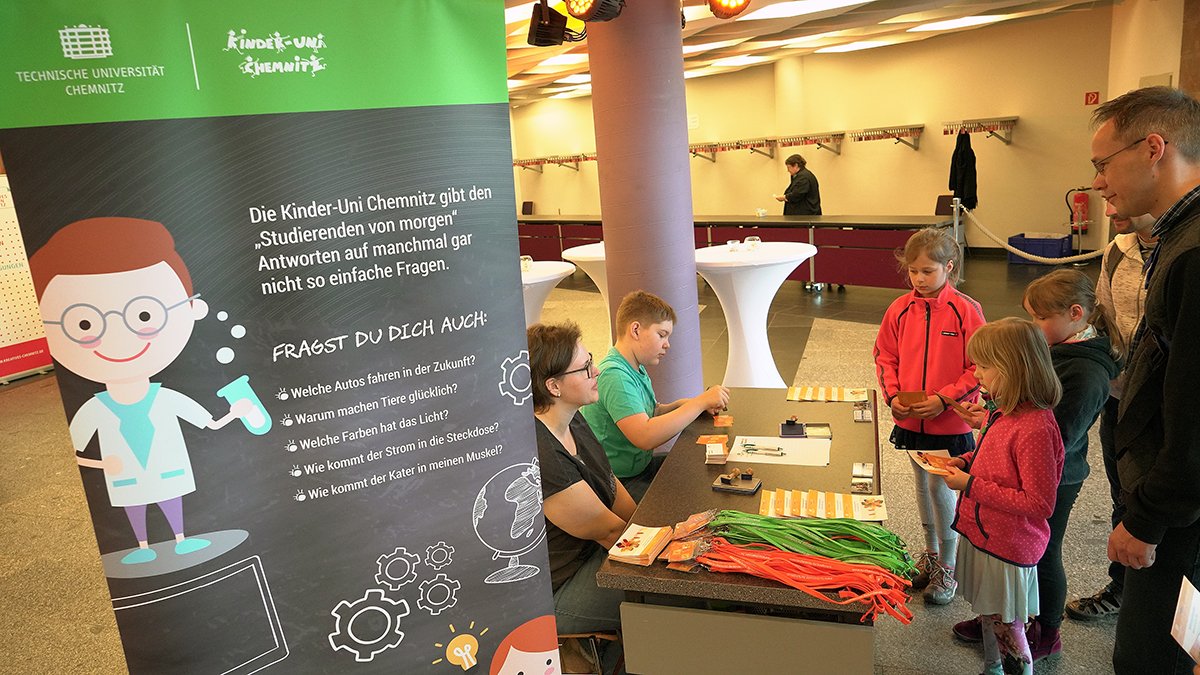 Zusammen mit unserem Partner <a href="/TUChemnitz/">TU Chemnitz</a> starten wir in den zweiten #makerfairesachsen Tag und freuen uns auf die bevorstehende Kinderuni Auftaktveranstaltung. 

10:30Uhr geht's los. Bis gleich!

📸 <a href="/saz_inc/">sazinc GmbH</a>