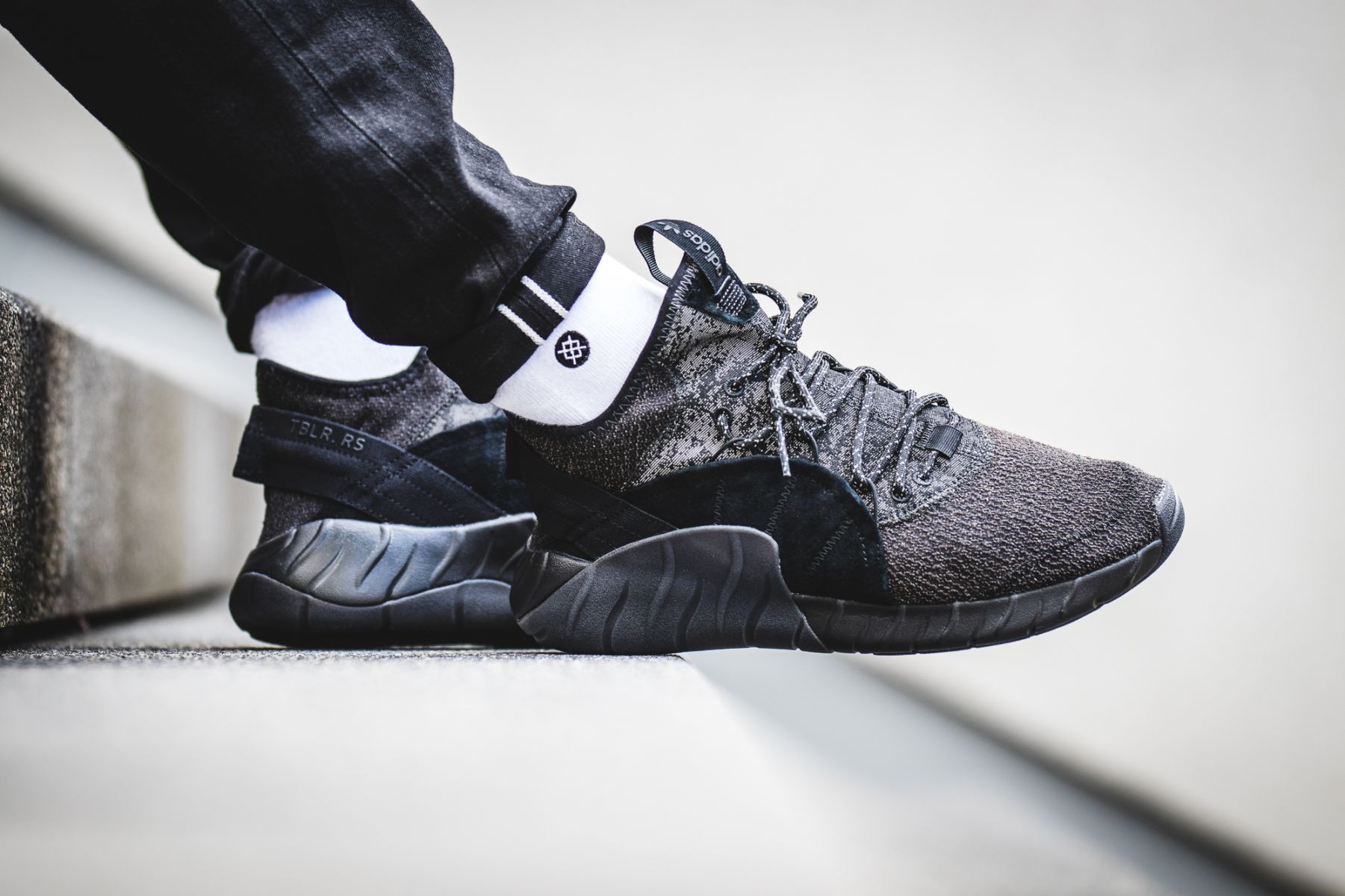 tubular rise triple black