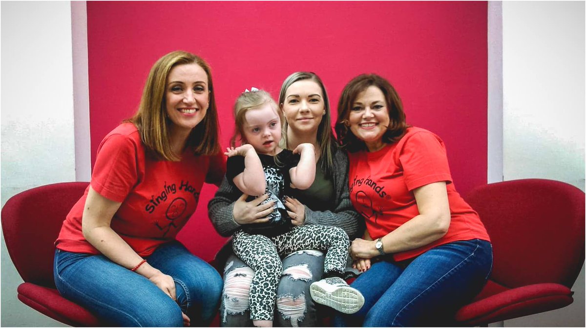 LauraKennedy_x's tweet photo. Aiva had a great time at her first show &amp; meeting @singinghands .. Honestly 2 of the nicest people I've ever met! Thank you so much for putting on an amazing show and being so lovely! Looking forward to your next show in Scotland ❤ https://t.co/RdslAcgbAu