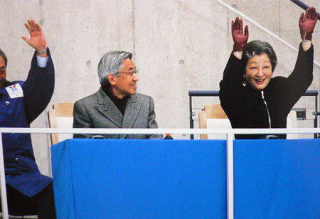 可愛すぎる！皇后美智子様が人生初ウェーブに参加された時の感想がこれｗｗｗ