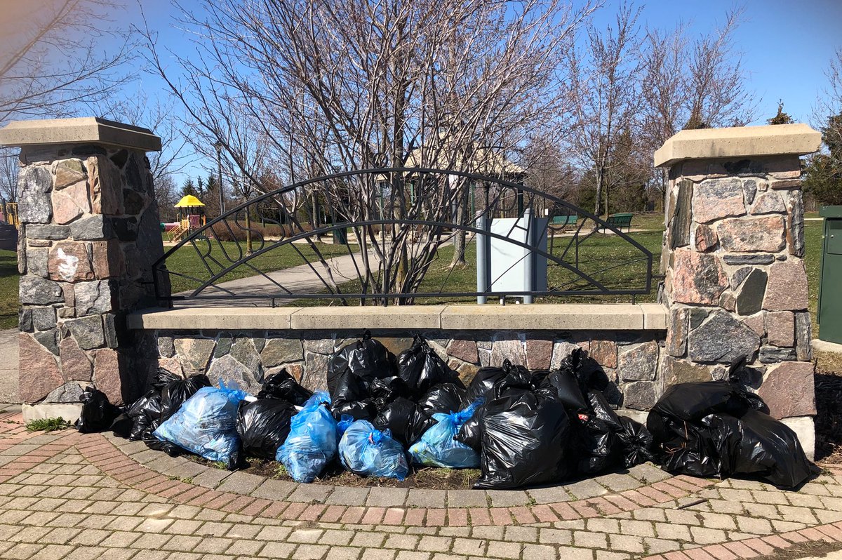 CouncillorChan's tweet photo. Thanks so much for community members & volunteers for participating in the Ward 6 Community Clean-Up Day in @myRichmondHill The garbage bags show everyone’s hard work! #CleanUp #EarthWeek2018 https://t.co/aPeaUIInfr