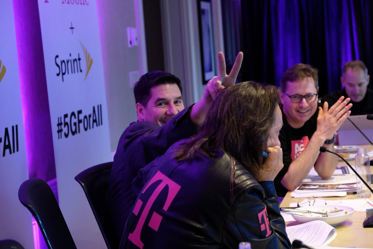 This is what we do in our press conference !! #5GForall @sprint <a href="/TMobile/">T-Mobile</a>