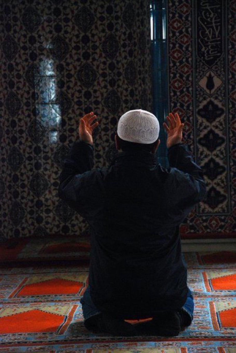 ARB_adb's tweet photo. كلُّ الحبالِ التي جرّبْتُها انقطعتْ
من الرجاء ، وحبلُ الله موصولُ
•
•
محمد المقرن https://t.co/waGFMWZxL3