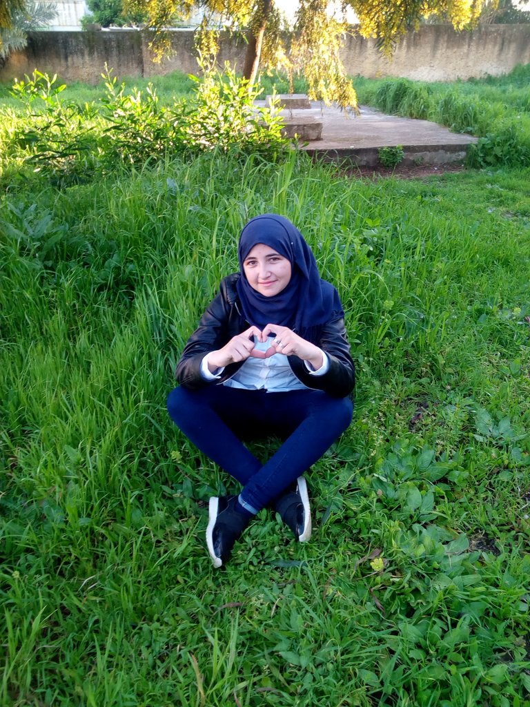 لا يفتقدك الا من وجد الدنيا في غيابك غربةلا يشتاقك الا من حاول الاستغناء عنك وفشل ولا يحبك بحق الا من اسكنك روحه وغفر عثراتك وزلاتك