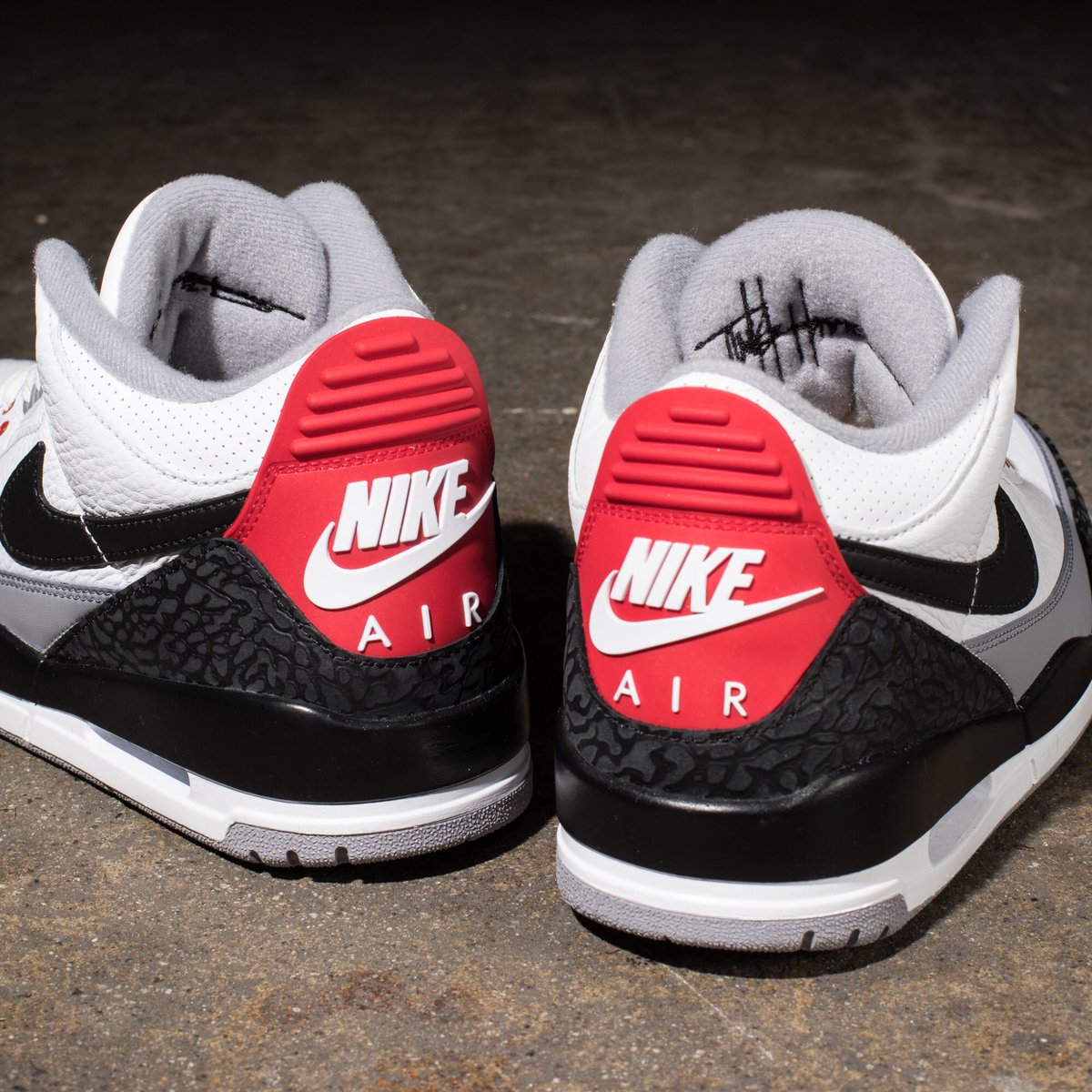 UNDEFEATED_SF's tweet photo. Air Jordan 3 Tinker // Available Monday 4/30 at Undefeated La Brea, Silverlake, Santa Monica, Las Vegas, San Francisco and https://t.co/ERy4xfO89W https://t.co/mm0CAcF35L