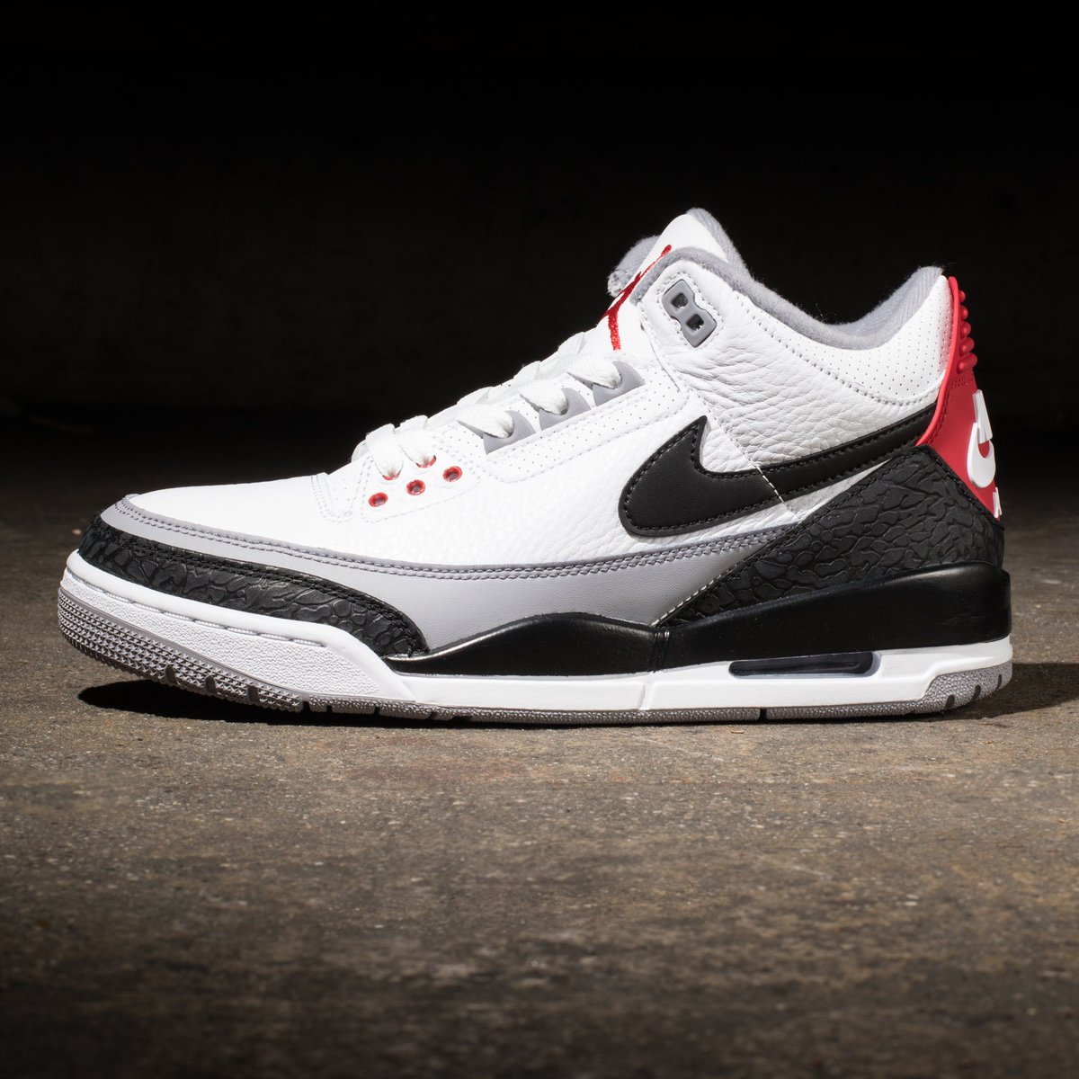 UNDEFEATED_SF's tweet photo. Air Jordan 3 Tinker // Available Monday 4/30 at Undefeated La Brea, Silverlake, Santa Monica, Las Vegas, San Francisco and https://t.co/ERy4xfO89W https://t.co/mm0CAcF35L