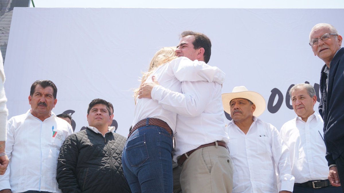 mcpinete's tweet photo. La historia registrará este día, como el inicio de la reconstrucción de #Veracruz con #PepeGobernador. "Vamos por el porvenir y futuro para nuestros hijos." @Pepe_Yunes https://t.co/5ni5ePcjeC