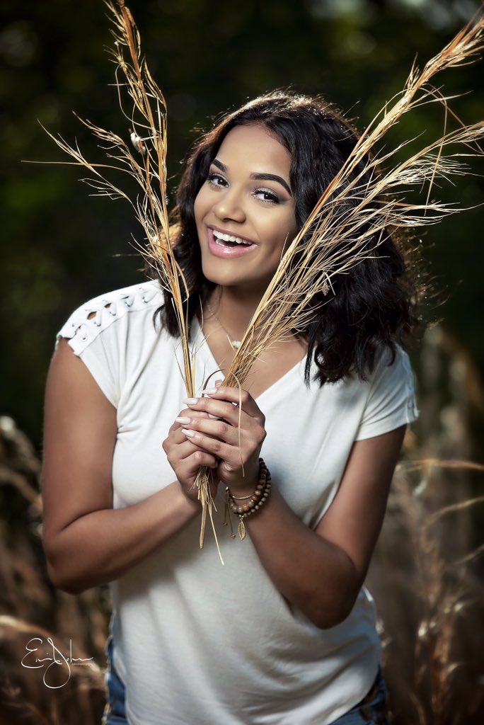 momto19s's tweet photo. CLASS OF 2019! It’s your turn! We are currently booking senior sessions for fall and spring! Hurry! October is already completely booked... DM or send me a text!
#ejohnsonphotography
#ItsSOMUCHFUN! https://t.co/n15c7T85z7