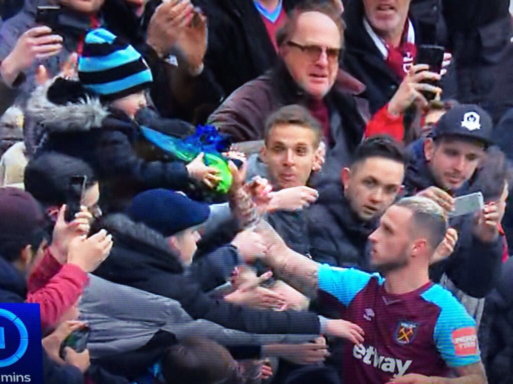 Briggsy76's tweet photo. @Sam_InkersoleTM He made this little mans birthday today! #MagicMarko! https://t.co/EG2IpOXOFg