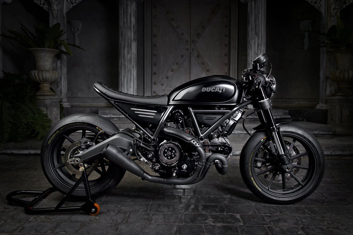 ducatiesp's tweet photo. Estas son las 4 motos seleccionadas para la final del #customrumble. En el #WorldDucatiWeek se escogerá la ganadora, ¿cuál crees que debería ganar? https://t.co/zDhOhSCilX https://t.co/kGV8AwGvjp