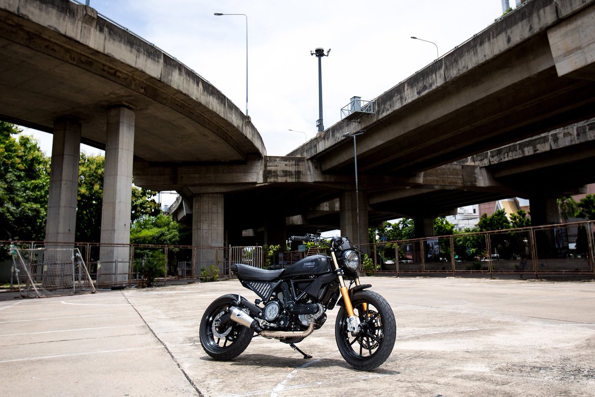ducatiesp's tweet photo. Estas son las 4 motos seleccionadas para la final del #customrumble. En el #WorldDucatiWeek se escogerá la ganadora, ¿cuál crees que debería ganar? https://t.co/zDhOhSCilX https://t.co/kGV8AwGvjp