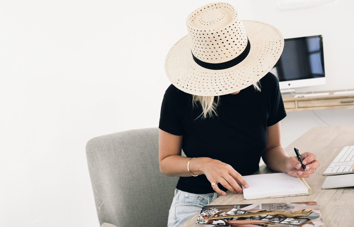 damselindior's tweet photo. Weekend Reading: 8 Mistakes Beginner Bloggers Make https://t.co/l9vyHjFvsX https://t.co/1E8InoKp3A