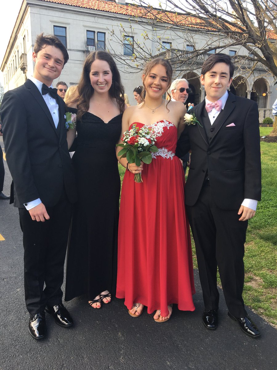 aukspirators's tweet photo. aukspirators at junior prom 2018!! https://t.co/o9AIucEcKQ