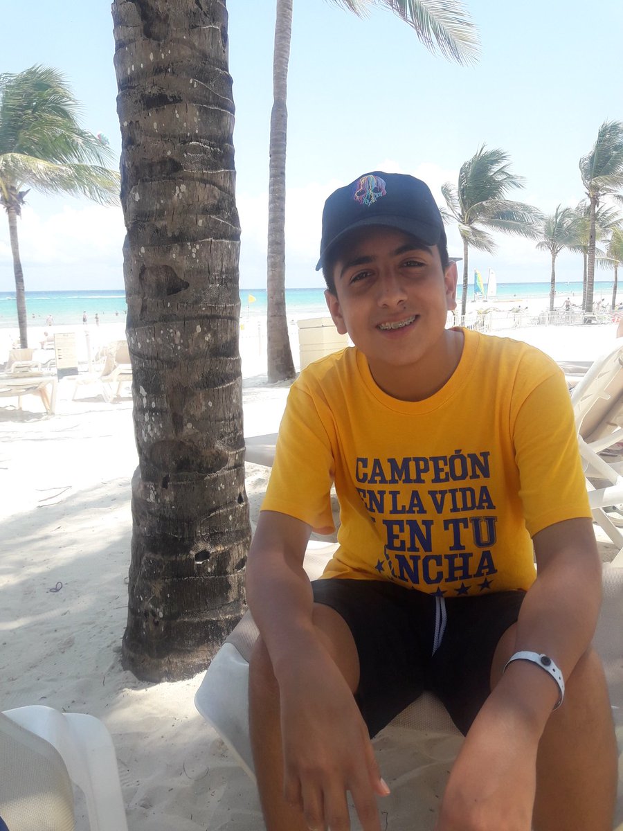 idisalas's tweet photo. @TigresOficial ayer apoyando desde @RiuHoteles https://t.co/Gbe3jJnEVp