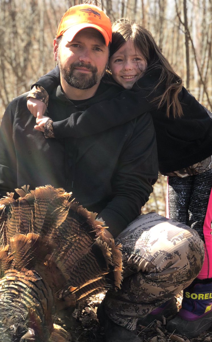 SeanMathew_5's tweet photo. Had a wonderful morning yesterday with @izzi_bizzi in the blind with me! Enjoyed watching her watch these birds  so much I nearly forgot to shoot. https://t.co/39Vn0o8TRS
