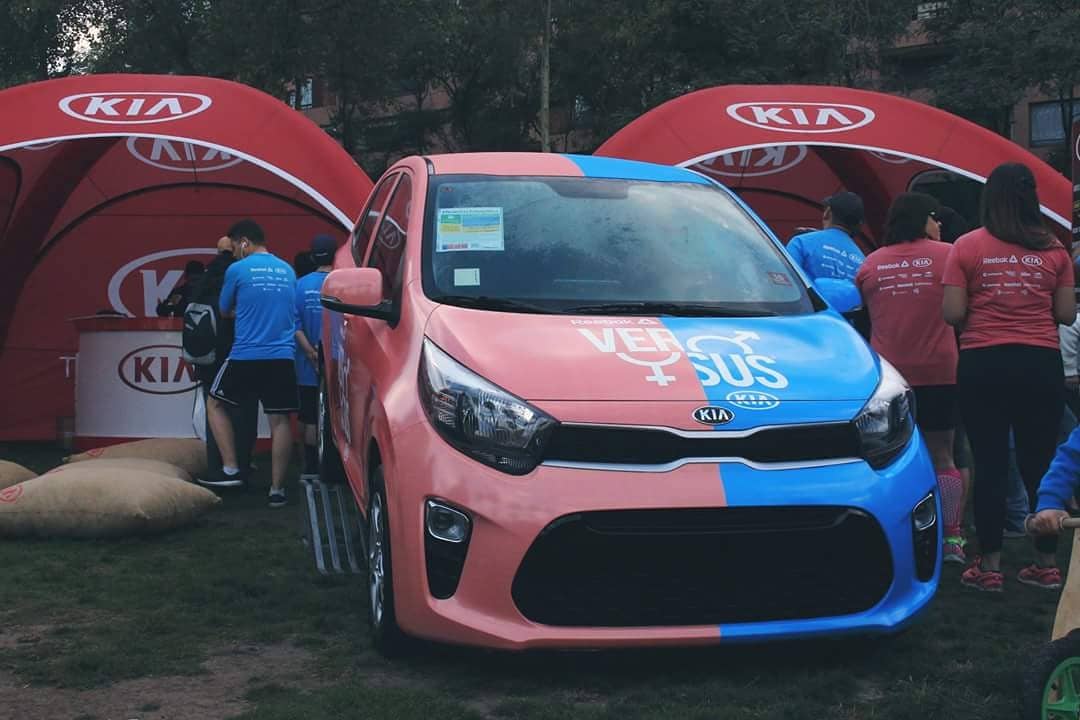 Kia_Chile's tweet photo. [#KiaReebok] Así vivimos la carrera #ReebokVersusRun 😀
♂️Hombres y Mujeres♀️ Gracias a todos por participar con toda la #ActitudKia 🏃‍♀️🏃‍♂️ #Kiareebok #MiPerformanceKia #MiTiempoKia #Running #RunningSantiago #VersusRun #KIAMORNIG con #ActitudKia https://t.co/EJhX0bZCbE