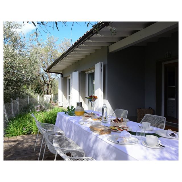 ArgentarioGolf's tweet photo. Start your morning off right with #breakfast served on the private patio of your #designvilla "Locker Cottage". What could be better than orange juice and good company? #luxuryvilla #tuscany #argentarioexperience https://t.co/O1iwNufEdP