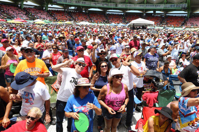 CarmenYulinCruz's tweet photo. Encendido el Día Nacional de la Zalsa. Gracias a @Z93PR y a los salseros por mantener viva nuestra música. https://t.co/3Z4BXffMJ9