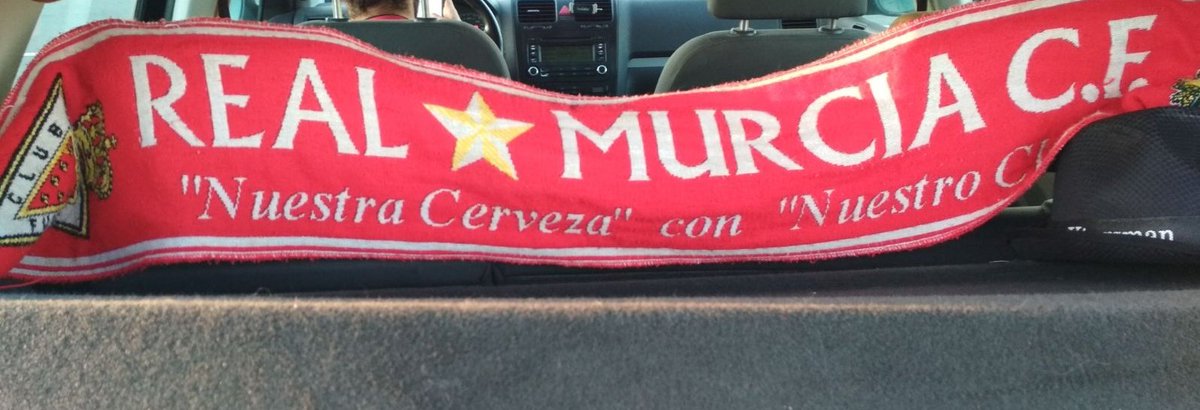tonipa24's tweet photo. Me gustaría que me echarais un cable, he perdido mi bufanda que me regaló mi difunto abuelo en el partido contra el Betis Deportivo, si alguien la ha encontrado por favor que se ponga en contacto conmigo, tiene un valor sentimental muy grande para mí... Es como esta: https://t.co/WVUFoMRB2X