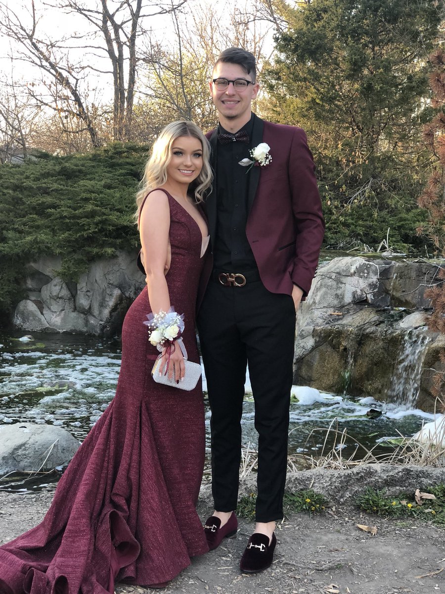 tyler_labedz's tweet photo. A night we will never forget✊🏼👑 #Prom2k18 #king https://t.co/PGJUriaIp6