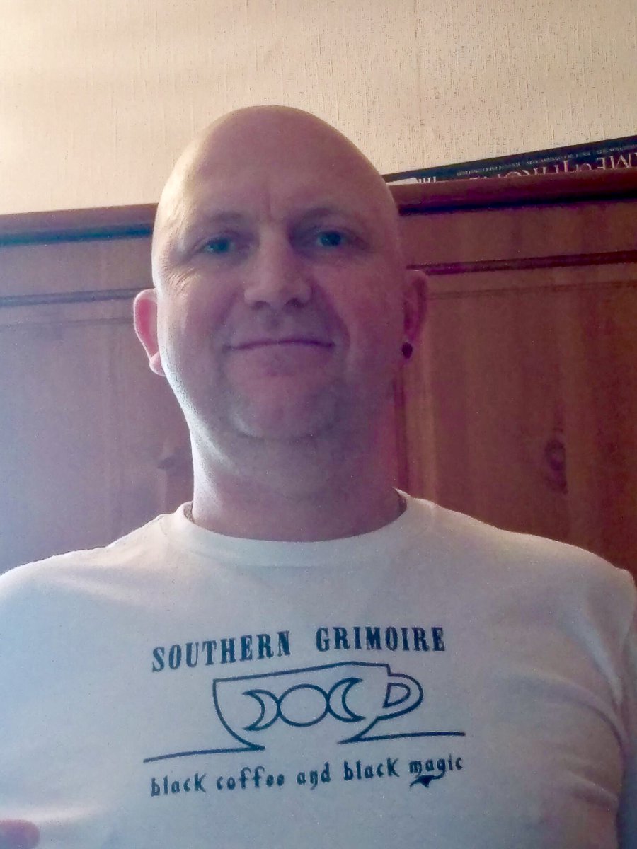 SGrimoire's tweet photo. I love seeing fans in Southern Grimoire merch! Special to thanks to listener @LinneyJamie for representing the show all the way in the U.K.! #southerngrimoire #darkmyths #darkmythspods #podcast #ladypodsquad #horror #mystery #truecrime #merch #witch #witchcraft #goth https://t.co/OF8Kz1Psno