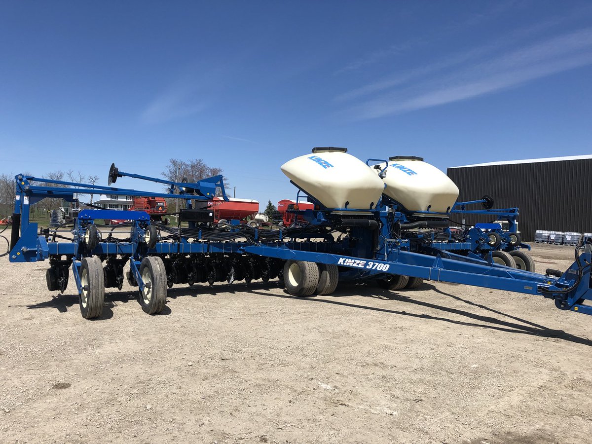 24 row 20” conversion complete. Down to 28 row 16”.   Waiting on warm weather! #Plant18 #kinze