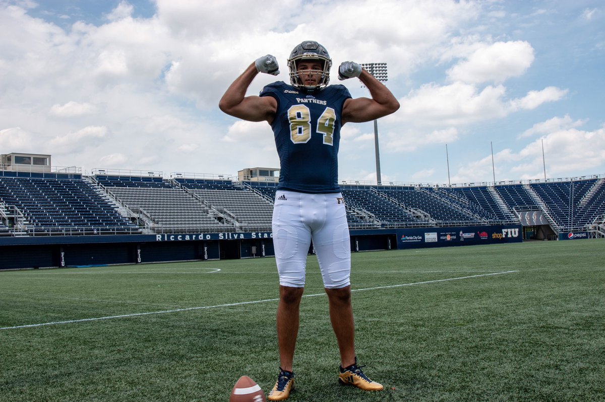 N11KOLAS's tweet photo. After a great visit with @DrewDavis_FIU and @BrynRenner , I️ am grateful to receive my 11th offer from Florida International University (FIU) #PawsUp #GoPanthers 🐾 
@HamiltonESPN @Corey_Bender @JohnGarcia_Jr @njrivals1 @Cassidy_Rob @Redskins32 https://t.co/UiyrdSLY61
