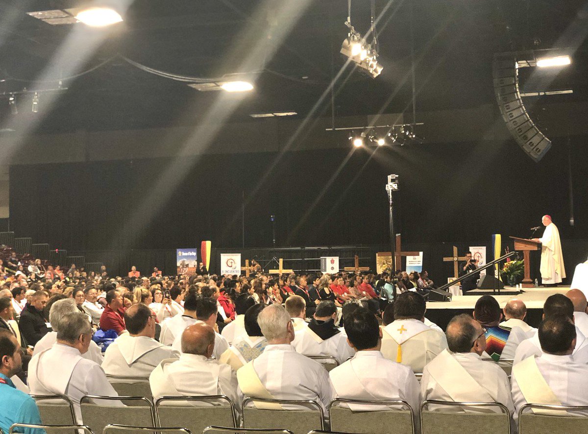 ENAHVE's tweet photo. Archbishop Jose H. Gómez presides at the Closing Mass for Region XI Encuentro. #VEncuentro #recoss #HispanicMinistry https://t.co/n2BL8Iq9La