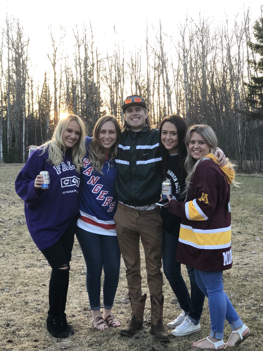 EmilyTreat's tweet photo. not many people we would drink shitty beer for 🧡 @Whitey_6 https://t.co/TGEiaWW8LX