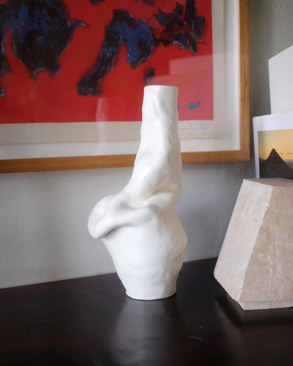umlautceramics's tweet photo. Our Crinkle Bottles are available in multiple sizes and colors! https://t.co/SCXE3Ngs6C ☁️〰️
#ceramics #sculpture #design #handmadeinLA #ÜmlautCeramics #UmlautCeramics #Ümlaut #Ü https://t.co/MxDMLBBHJ3
