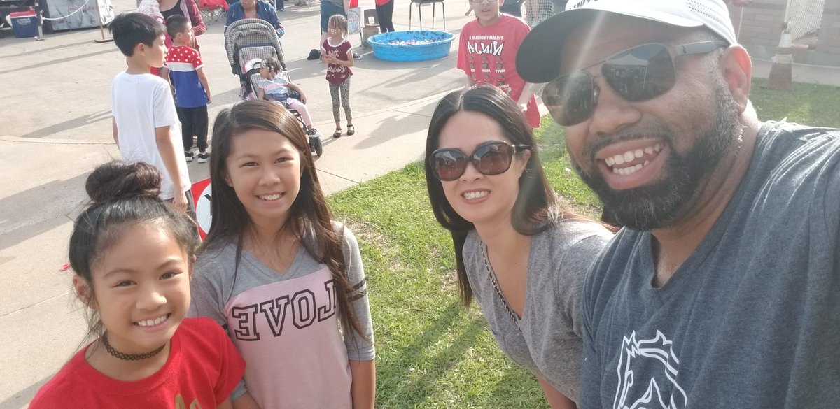 mrmohag's tweet image. Words cant explain how grateful I am to have had served the BPE community. These former students are a reminder of the privilege. #transitioning #notforgetting @CounBpe @HealthyBroncos @AP_Emery