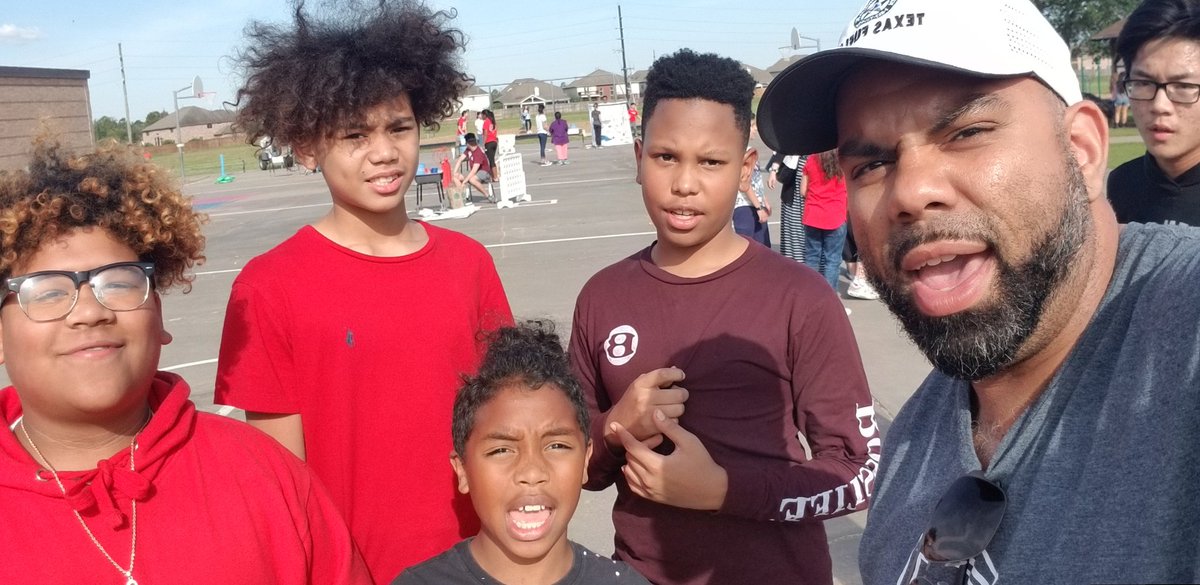 mrmohag's tweet image. Words cant explain how grateful I am to have had served the BPE community. These former students are a reminder of the privilege. #transitioning #notforgetting @CounBpe @HealthyBroncos @AP_Emery