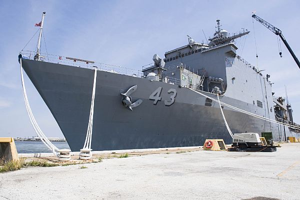 #USSFortMcHenry moors in Jacksonville, Florida April 26 during HURREX/Citadel Gale 2018, an annual hurricane exercise meant to prep #USNavy to respond to weather threats in coastal regions & maintain ability to deploy forces under the most adverse weather conditions.