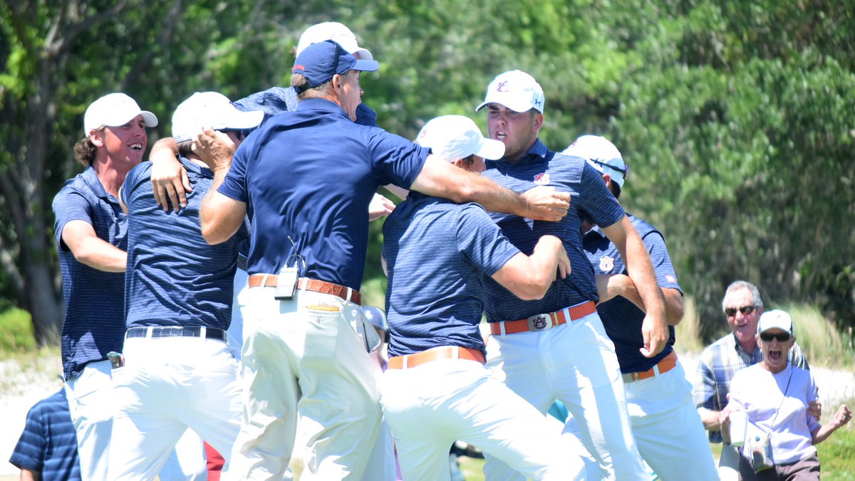 AGreeneIV's tweet photo. That feeling when you walk it off with a birdie (just a smaller 🦅) on 18! ⛳️

@SEC Champs!

So proud of @AuburnMGolf: Congrats on the 🏆

Auburn Family: please join us at Toomer's tonight at 6:30 for a celebratory roll. 🌳

#WarEagle | #ItJustMeansMore https://t.co/Te6zFxAe7f