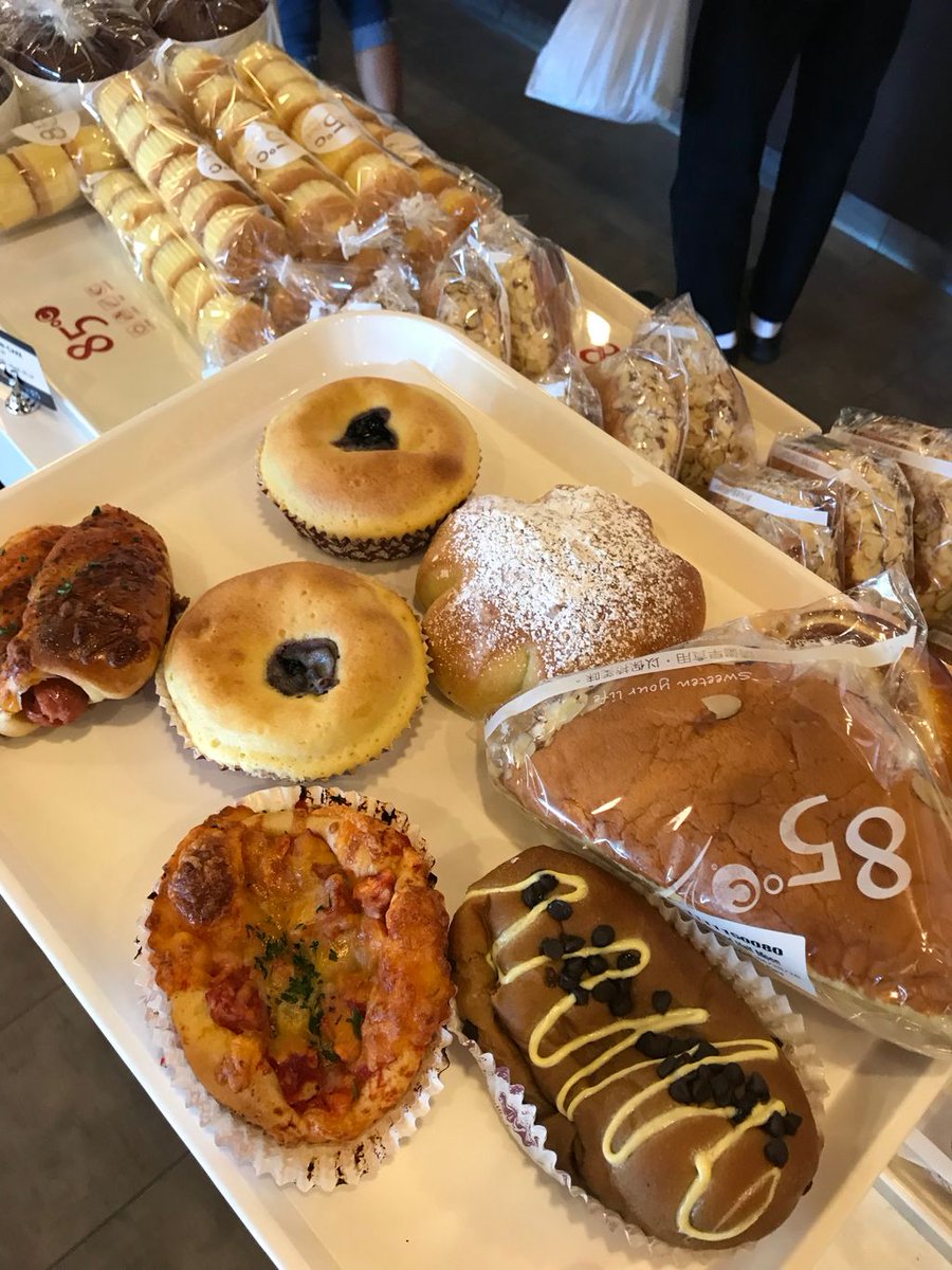 scale600's tweet image. 85c Bakery