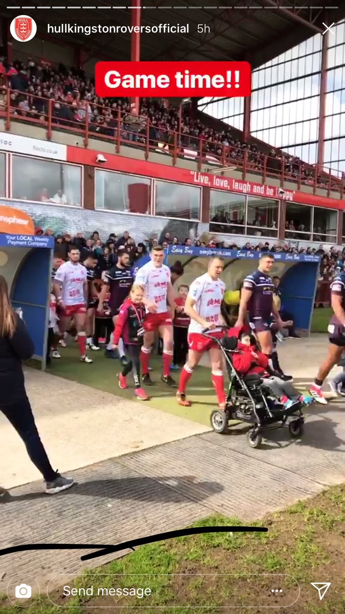 waynebeadle's tweet photo. @hullkrofficial Massive Thank You to @RobbieMulhern and @Aquinlan92 for making these 2s day 👍 #Mascots #HKR2018 #Littlebeadles 🔴⚪️🔴⚪️ https://t.co/0diFWi0gig