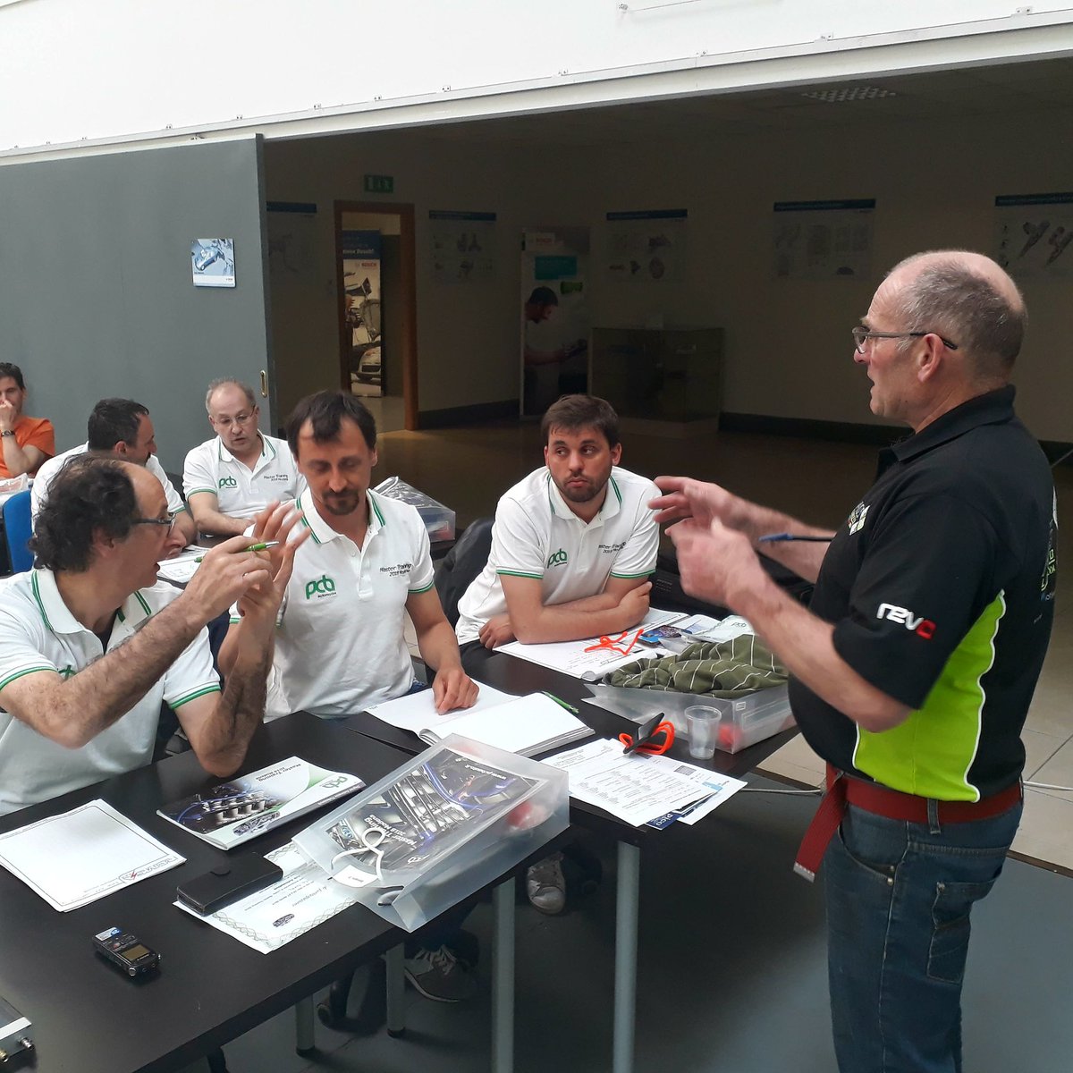 Pcb_Automotive's tweet image. Bellissime giornate con tanti tecnici da tutta Italia al #MasterTraining2018 di Modena! Grazie a tutti per la vostria passione! @AutoInform #testnotguess @pico_auto