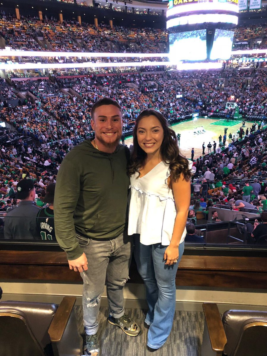 gabyovazquez's tweet photo. NBA Game✔️ Let’s go @celtics ☘️💚 #ConElBaby #Round1Done #LetsGoBoston 🏀⚾️ Thank you @RedSox @RedSoxBeisbol ❤️ https://t.co/Ah67jrc6PK