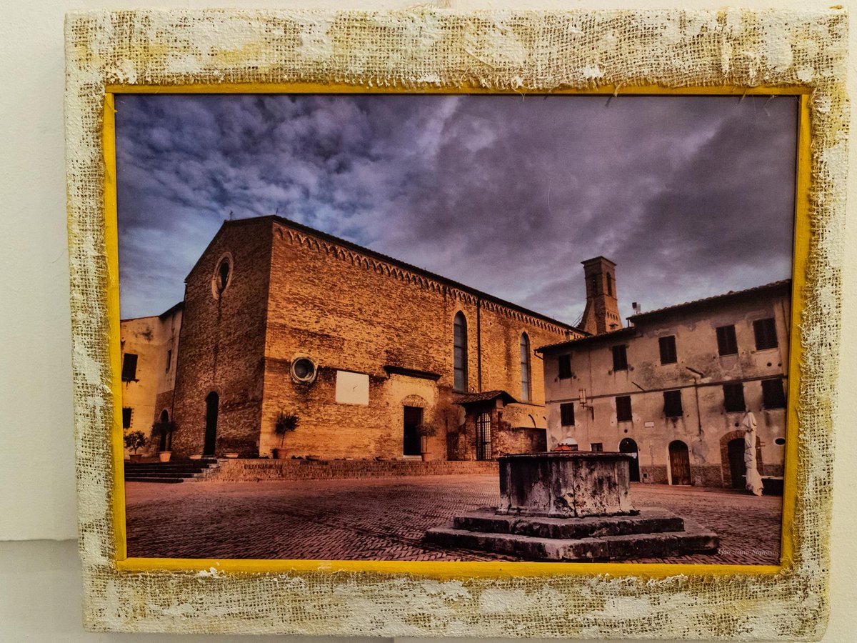 shareyoursangi's tweet photo. La mostra a #SanGimignano dedicata a Maurizio Buiani, tecnico del Comune recentemente scomparso, comprende gli scatti ricordo di amici e parenti, le foto di Graziano Signorini e le opere del fratello Alberto Buiani. Sala di Cultura, via San Giovanni #fotografia #pittura #arte https://t.co/C0t9icid4h