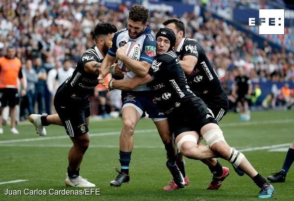 EFEdeportes's tweet photo. 16-20. El VRAC se coronó campeón ante su rival de Valladolid https://t.co/bSg2TlUlgJ #CopaRugby18 https://t.co/TALPVFBmJG