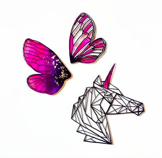 <a href="/HandmadeHour/">HandmadeHour</a> <a href="/UKAvery/">Avery UK</a> Pop over to say hi <a href="/DinkyInkShop/">Dinky Ink</a> I hand draw designs on to Poly Shrink Plastic, bake them &amp; make them jewellery &amp; accessories. into Sneak Peek at what I am in the process of making for my Magical Themed Makers Market Night Party #HandmadeHour #WearableArt