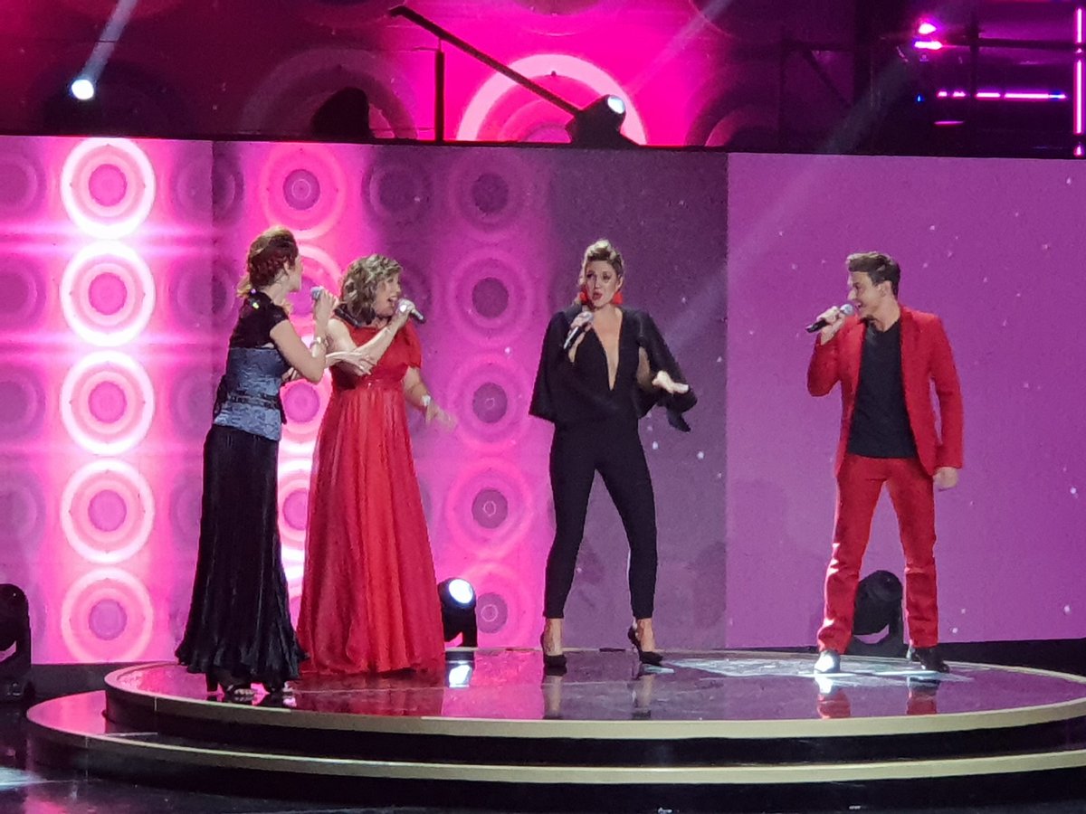 SACelebTweets's tweet photo. Nou op #Ghoema2018 verhoog, @EvaMorganZA @LiezelPieters @SuzziSwanepoel @LeeScottMusic 

Julle maak mooi! #GaanVirGoud 

@kykNETtv @Ghoema2018 https://t.co/AEyDAMozGa