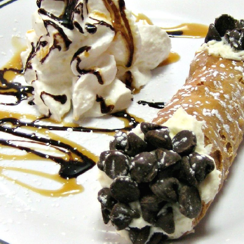 Bidwell_Pizza's tweet photo. Sundays are sweeter with #BidwellParkPizza #canolis! 🍫 #ChicoCA https://t.co/PziteKdrUu